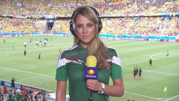 Nữ phóng viên xinh đẹp nhất World Cup gây sốt trở lại khi Đức gặp Mexico - Ảnh 2.