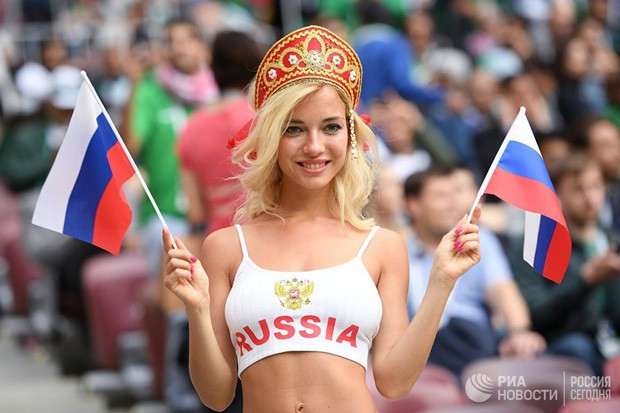 Chuyên gia lo cầu thủ Anh bị phụ nữ Nga quyến rũ làm giảm phong độ tại World Cup - Ảnh 1.
