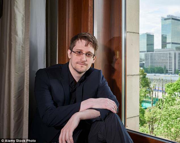 Ảnh chụp của bạn gái vô tình tiết lộ tung tích cựu nhân viên CIA Edward Snowden - Ảnh 1.