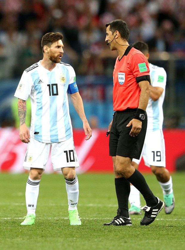 Có một Messi bất lực, đáng thương trong ngày thảm bại của Argentina - Ảnh 12.