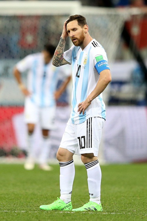 Có một Messi bất lực, đáng thương trong ngày thảm bại của Argentina - Ảnh 14.