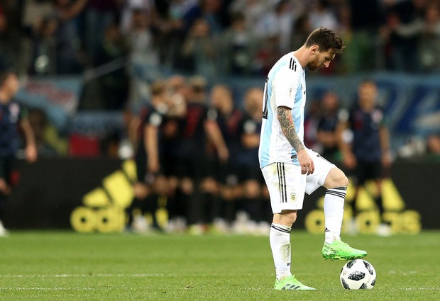 Có một Messi bất lực, đáng thương trong ngày thảm bại của Argentina - Ảnh 15.