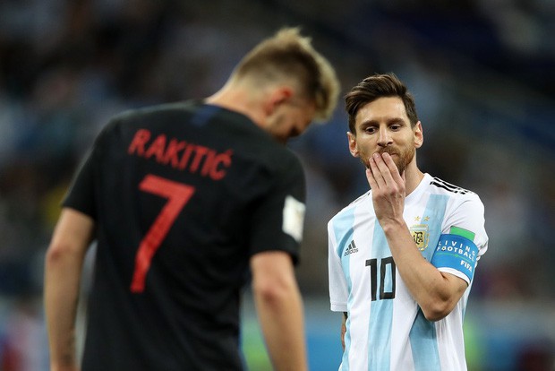 Có một Messi bất lực, đáng thương trong ngày thảm bại của Argentina - Ảnh 17.