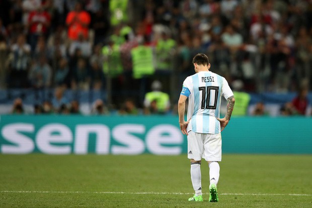 Có một Messi bất lực, đáng thương trong ngày thảm bại của Argentina - Ảnh 18.