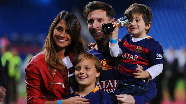  Lionel Messi: Từ cậu bé còi xương tới siêu sao bóng đá hưởng lương cao nhất thế giới nhưng lại vô duyên với các danh hiệu cấp quốc gia  - Ảnh 4.