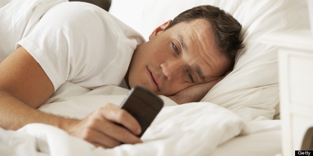 Quen dán mắt vào smartphone ngay khi ngủ dậy, đừng hỏi tại sao luôn gặp 3 tác hại này - Ảnh 1.