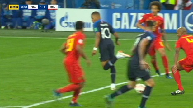 Mbappe chuyền bóng siêu hạng khiến Rio Ferdinand hét lên kinh ngạc - Ảnh 2.