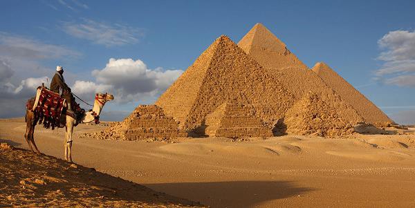 Chuyến đi ác mộng tới Ai Cập của blogger du lịch: An ninh bất ổn, lừa đảo khắp nơi, nơi tôn kính thành chợ trời, kim tự tháp thì nằm kế… KFC - Ảnh 2.