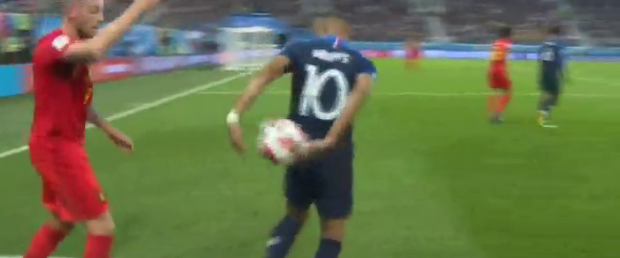 đầu tư giá trị - Sau màn lăn lộn ăn vạ như Neymar, sao trẻ Mbappe lại bị chỉ trích vì thói câu giờ chọc tức đối thủ - photo đầu tư giá trị - photo 5 1531271653131673052975 - Sau màn lăn lộn ăn vạ như Neymar, sao trẻ Mbappe lại bị chỉ trích vì thói câu giờ chọc tức đối thủ