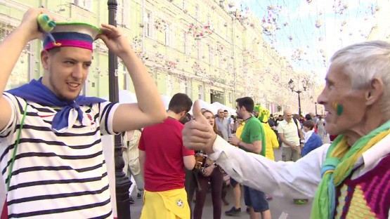đầu tư giá trị - Hết World Cup, người bán hàng ở Nga sẽ tiếc lắm vì họ kiếm gấp 4 lần thu nhập bình quân thường ngày ngon ơ thế này - photo đầu tư giá trị - photo 6 1531622784906912517321 - Hết World Cup, người bán hàng ở Nga sẽ tiếc lắm vì họ kiếm gấp 4 lần thu nhập bình quân thường ngày ngon ơ thế này