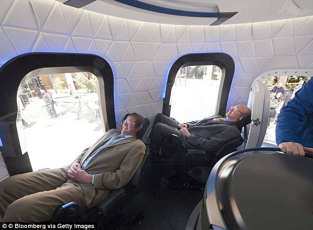 Jeff Bezos tính phí 300.000 USD cho một chuyến du hành vào vũ trụ - Ảnh 3.