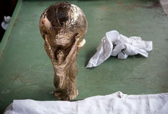 Cúp vàng của World Cup 2018 được tạo ra như thế nào? - Ảnh 14.
