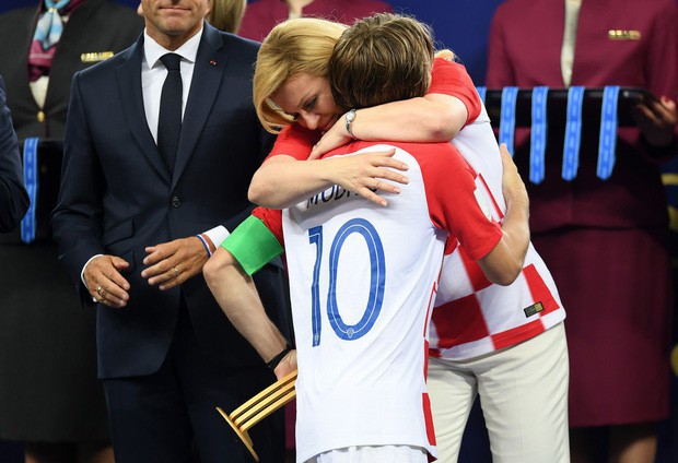 Tuyển Croatia giành ngôi Á quân World Cup nhưng bà Grabar-Kitarovic - nữ tổng thống của họ đã chiếm trọn trái tim hàng triệu người hâm mộ toàn cầu - Ảnh 10.