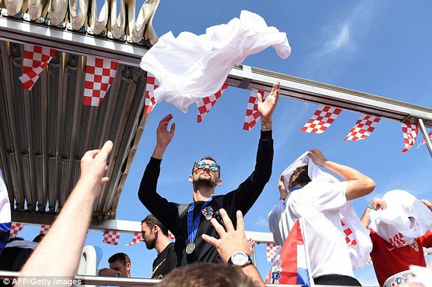 Biển người chào đón Modric và đội tuyển Croatia sau hành trình kỳ diệu ở World Cup 2018 - Ảnh 19.