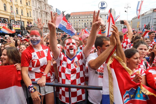 Biển người chào đón Modric và đội tuyển Croatia sau hành trình kỳ diệu ở World Cup 2018 - Ảnh 3.