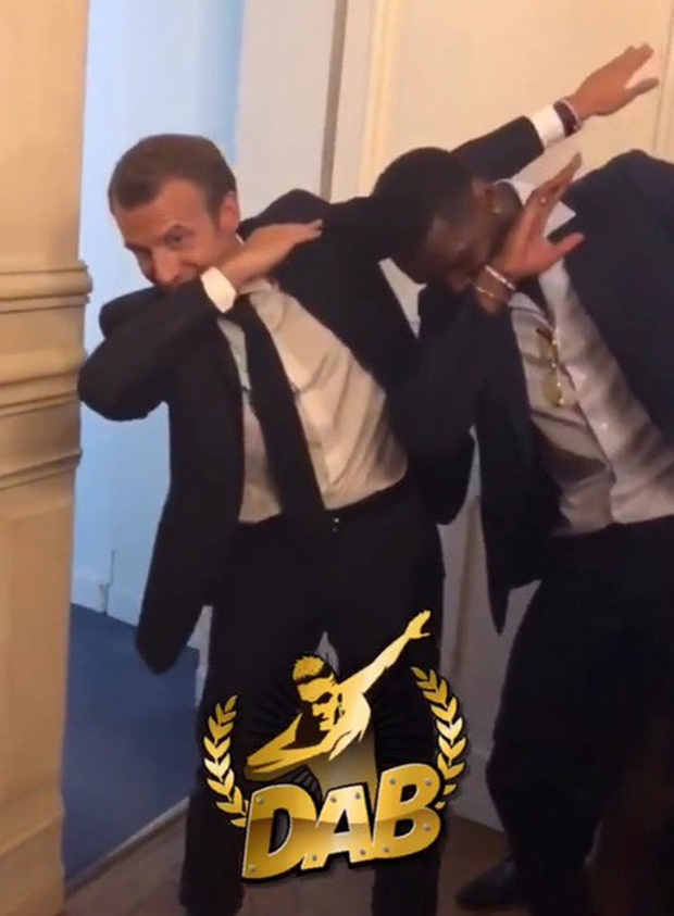 Tổng thống Pháp Macron lại đốn tim fan khi dab cùng Pogba trong lễ mừng công - Ảnh 1.