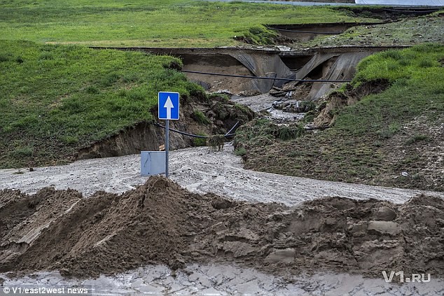 Sân vận động World Cup 2018 tại Nga bị tàn phá nghiêm trọng chỉ sau một cơn mưa - Ảnh 5.