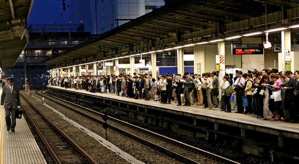 Người Nhật dùng những thủ thuật tâm lý tinh tế nào để vận hành đường sắt hoàn hảo, trơn tru nhất thế giới? - Ảnh 1.