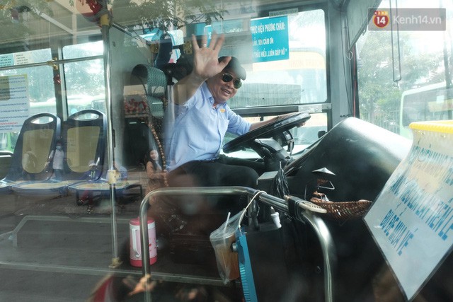 Những câu chuyện đáng yêu của bác tài xe buýt 54 và rổ tiền lẻ đầy tình người giữa Sài Gòn: Nếu quên, bạn cứ lấy tiền lẻ để mua vé - Ảnh 13.