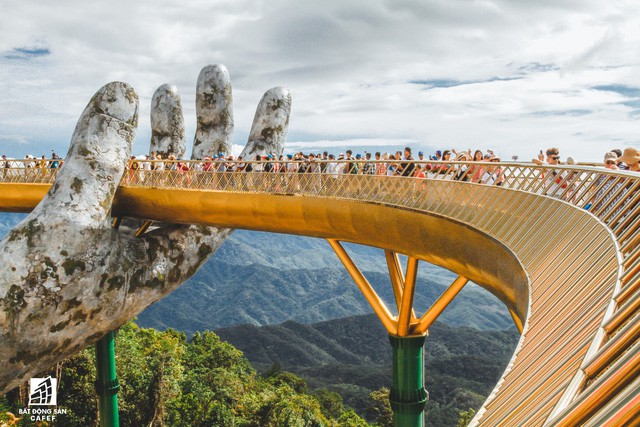  Mê mẩn với dự án cây cầu vàng trên đỉnh Bà Nà, không thua kém cầu treo Langkawi Sky (Malaysia)  - Ảnh 3.