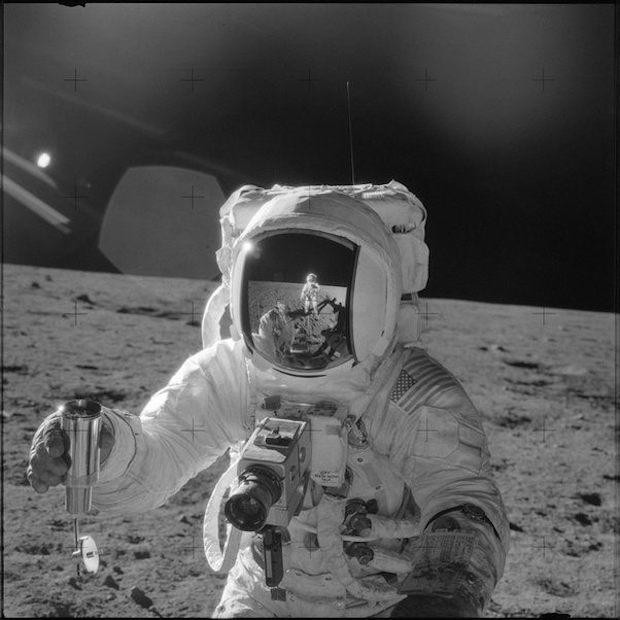 Ai là người quay/chụp lại khoảnh khắc Neil Armstrong trở thành người đầu tiên đặt chân lên Mặt Trăng? - Ảnh 4.