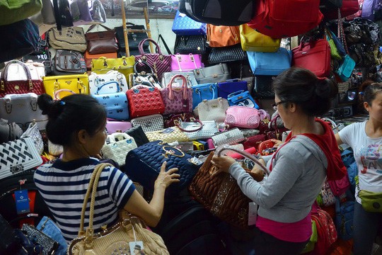 đầu tư giá trị - Không chỉ Con Cưng, Khải Silk… hàng cắt mác, thay nhãn bán đầy chợ - photo đầu tư giá trị - photo 1 1532508915629497211862 - Không chỉ Con Cưng, Khải Silk… hàng cắt mác, thay nhãn bán đầy chợ