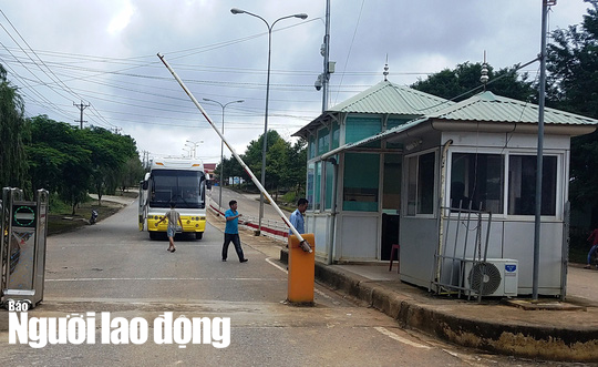  Vụ vỡ đập thủy điện ở Lào: Người Việt ùn ùn về nước tránh lũ  - Ảnh 2.