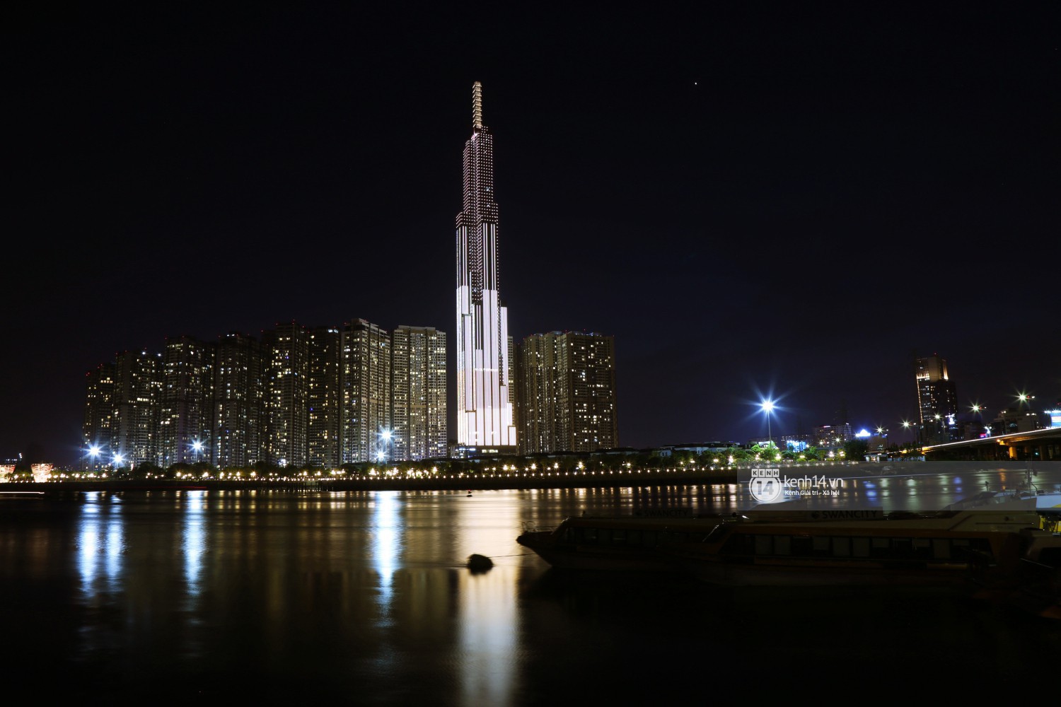 Toàn cảnh Landmark 81 - toà nhà cao nhất Việt Nam ngay trước ngày đi vào hoạt động - Ảnh 2.