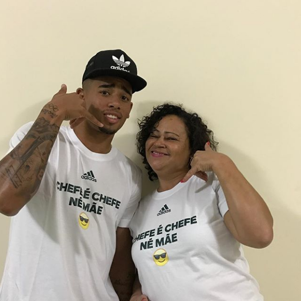 Câu chuyện World Cup: Đằng sau những tuyển thủ Brazil là những bà mẹ đơn thân cả đời tần tảo nuôi con nên người - Ảnh 3. Câu chuyện World Cup: Đằng sau những tuyển thủ Brazil là những bà mẹ đơn thân cả đời tần tảo nuôi con nên người - Ảnh 3.