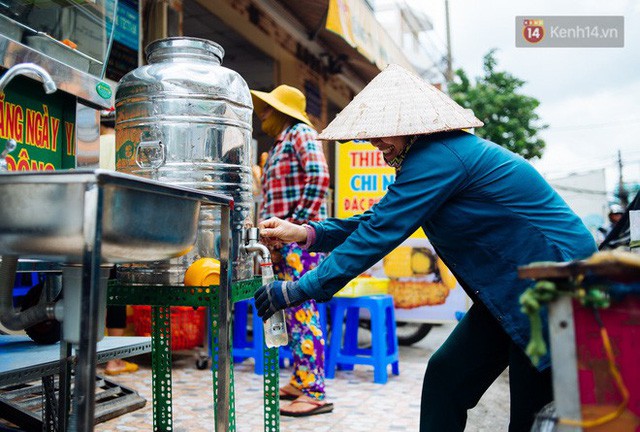  Giàu như anh bán chuối chiên Sài Gòn: Mở quán cơm 5k cho người thu nhập chưa cao, 5 năm đắt hàng  - Ảnh 9.