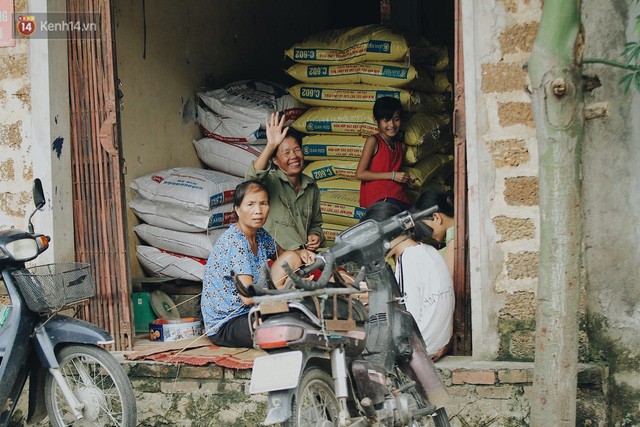 Vui như bà con Chương Mỹ sau trận lũ lịch sử: Mấy đứa cháu được về rồi, nhà cửa rộn ràng hẳn lên! - Ảnh 17.