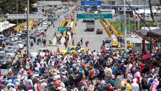 Lo biên giới đóng cửa, hàng nghìn người Venezuela vượt núi di cư - Ảnh 1.