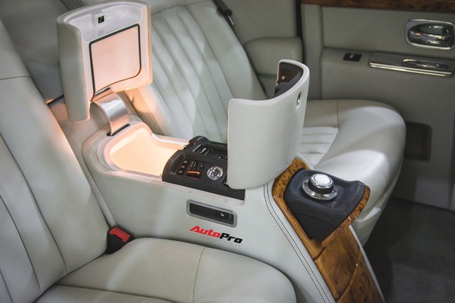 Soi chi tiết Rolls-Royce của Khải Silk đang rao bán 9 tỷ đồng - Ảnh 20. Soi chi tiết Rolls-Royce của Khải Silk đang rao bán 9 tỷ đồng - Ảnh 20.