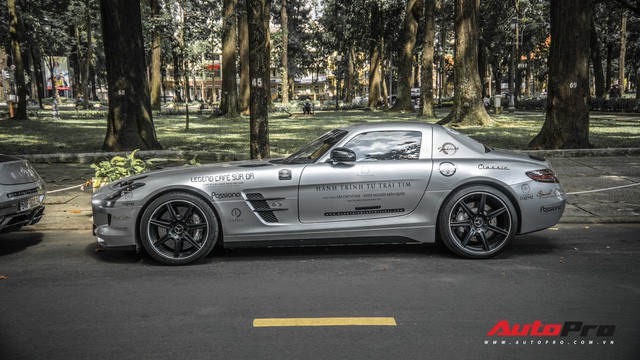  Sau hành trình xuyên Việt, bộ 3 siêu xe Mercedes-Benz SLS AMG đặc biệt của ông chủ cà phê Trung Nguyên lại tham gia minishow tại Sài Gòn - Ảnh 1.