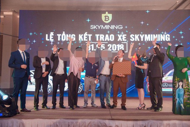  Hé lộ ảnh “tiệc tùng xa xỉ” với dàn siêu xe sang chảnh của ông chủ lừa đảo Sky Mining  - Ảnh 4.