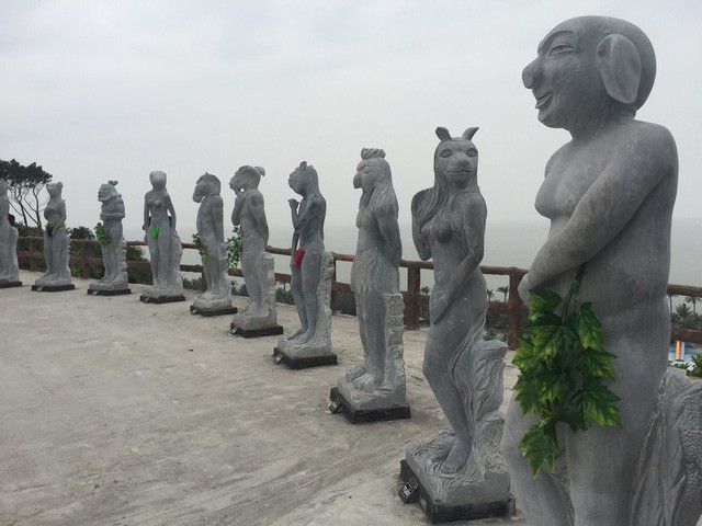 Công viên ở Hải Phòng trưng bày loạt tượng hài hước: Những bức tượng đã có hơn 10 năm nay, không hiểu sao mọi người lại xôn xao - Ảnh 5.