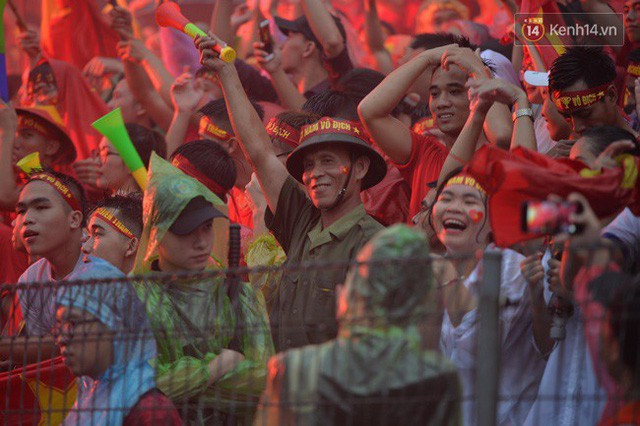  CĐV bần thần trước thất bại của Olympic Việt Nam, nhưng vẫn tự hào vì những gì các cầu thủ đã làm được  - Ảnh 38.