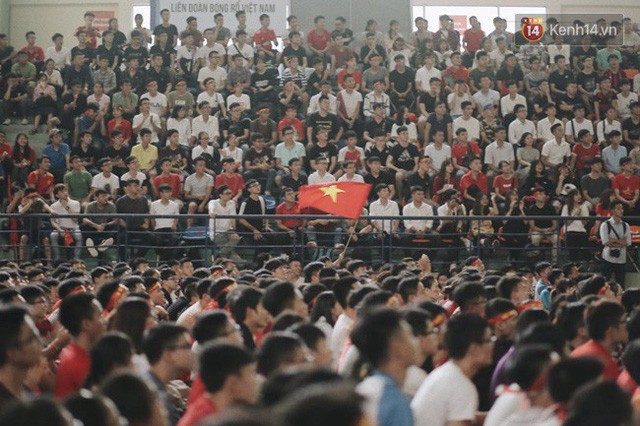  CĐV bần thần trước thất bại của Olympic Việt Nam, nhưng vẫn tự hào vì những gì các cầu thủ đã làm được  - Ảnh 42.