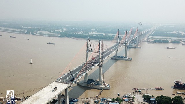  Một ngày trước khi thông xe, nhìn toàn cảnh cao tốc Hạ Long - Hải Phòng và cầu Bạch Đằng gần 15 nghìn tỷ từ trên cao  - Ảnh 13.