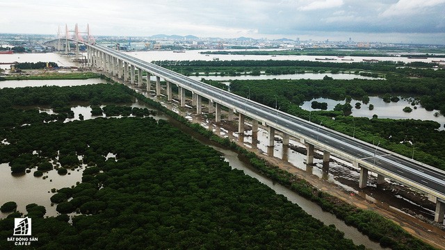  Một ngày trước khi thông xe, nhìn toàn cảnh cao tốc Hạ Long - Hải Phòng và cầu Bạch Đằng gần 15 nghìn tỷ từ trên cao  - Ảnh 6.