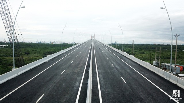 Một ngày trước khi thông xe, nhìn toàn cảnh cao tốc Hạ Long - Hải Phòng và cầu Bạch Đằng gần 15 nghìn tỷ từ trên cao - Ảnh 7. Một ngày trước khi thông xe, nhìn toàn cảnh cao tốc Hạ Long - Hải Phòng và cầu Bạch Đằng gần 15 nghìn tỷ từ trên cao - Ảnh 7.