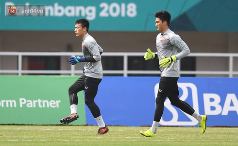 Thua tiếc nuối UAE sau loạt sút penalty, Olympic Việt Nam ngẩng cao đầu chia tay kỳ ASIAD 2018 lịch sử - Ảnh 9. Thua tiếc nuối UAE sau loạt sút penalty, Olympic Việt Nam ngẩng cao đầu chia tay kỳ ASIAD 2018 lịch sử - Ảnh 9.
