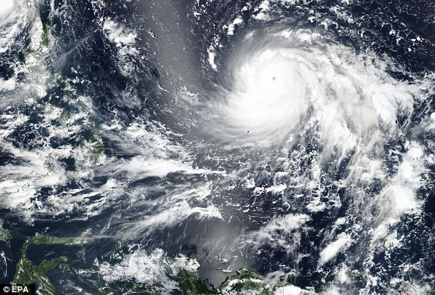 Hà Nội ra công điện hoả tốc nhằm ứng phó với siêu bão Mangkhut sắp vào biển Đông - Ảnh 2.