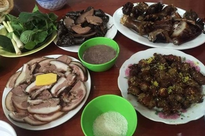 Hình ảnh ăn thịt chó sẽ khiến bạn thấy sự đa dạng trong ẩm thực Việt Nam và khám phá những món ăn độc đáo có chứa thịt chó. Hãy xem hình ảnh này để biết thêm về sự phong phú của ẩm thực Việt Nam.