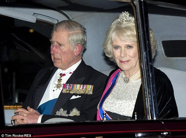 Lần đầu hé lộ vụ bê bối mới của bà Camilla, cả gan “phá tan tành” tiệc mừng 70 năm ngày cưới của Nữ hoàng Anh vì ghen tuông - Ảnh 1.