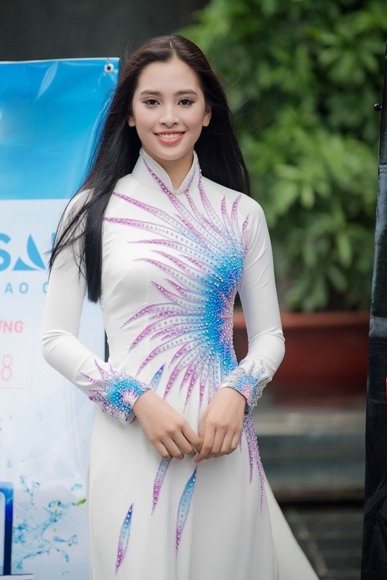 Những hình ảnh vui vẻ thời học sinh ngố tàu của tân Hoa hậu Việt Nam 2018 - Ảnh 2.