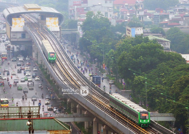 Ảnh: 4 đoàn tàu đường sắt trên cao bất ngờ di chuyển trong mưa trước ngày chạy thử  - Ảnh 10.