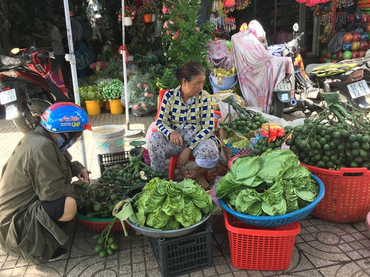 Độc đáo chợ trầu cau giữa lòng Sài Gòn - Ảnh 1.