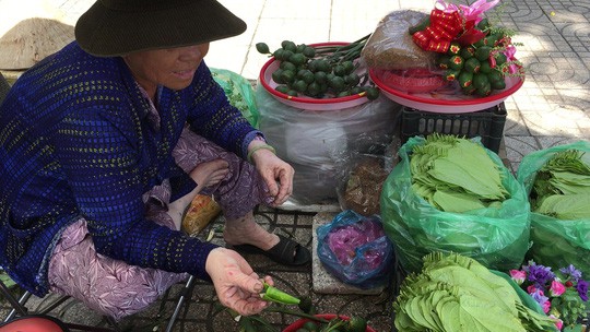 Độc đáo chợ trầu cau giữa lòng Sài Gòn - Ảnh 2.