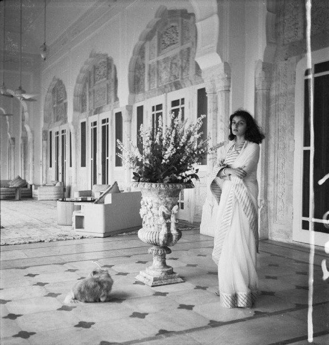  Gayatri Devi: Hoàng hậu xinh đẹp nhất Ấn Độ và cuộc đời lẫy lừng ghi dấu vào kỷ lục thế giới, đến Tổng thống Mỹ cũng nghiêng mình nể phục  - Ảnh 13.